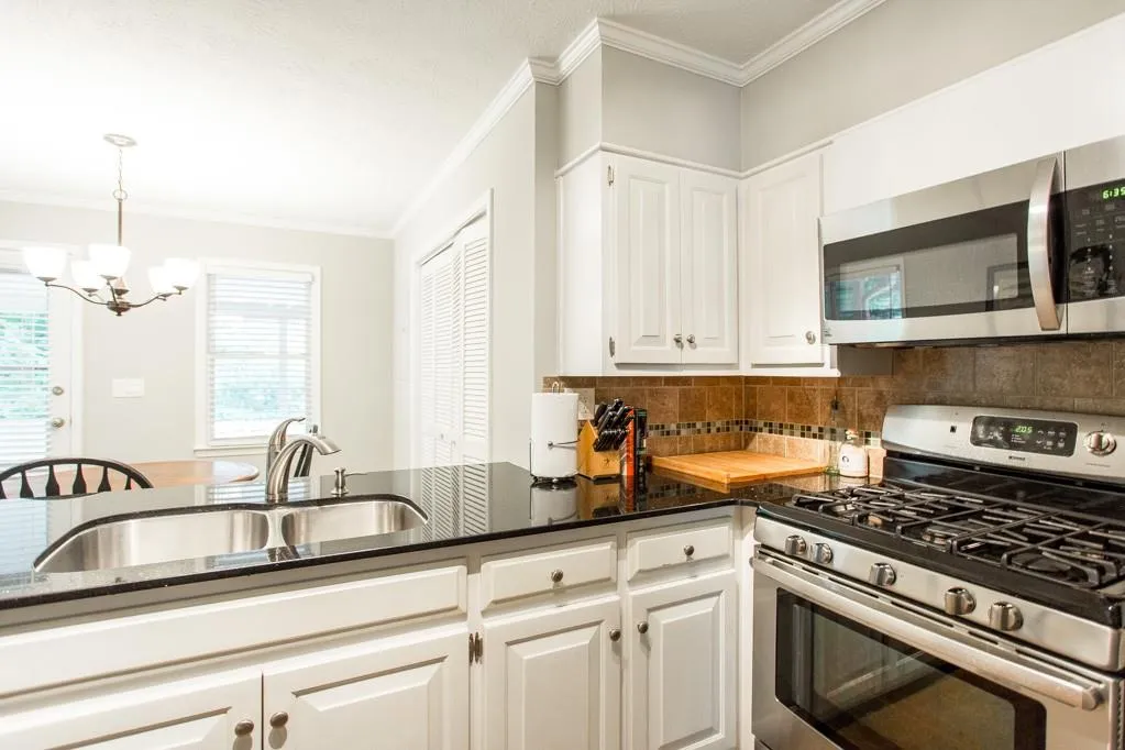 9135 Carroll Manor Drive, Sandy Springs, Georgia 30350, 3 Bedrooms Bedrooms, ,2 BathroomsBathrooms,Residential,Sold,9135 Carroll Manor Drive,6031534