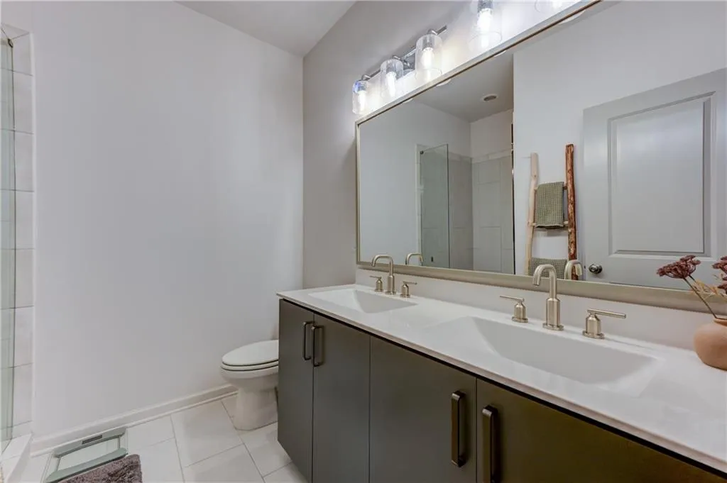 900 Brees Court, Atlanta, Georgia 30318, 2 Bedrooms Bedrooms, ,2 BathroomsBathrooms,Residential,For Sale,900 Brees Court,7631877