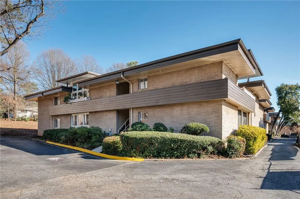 346 Carpenter Drive Unit 22, Atlanta, Georgia 30328, 2 Bedrooms Bedrooms, ,2 BathroomsBathrooms,Residential,For Sale,346 Carpenter Drive Unit 22,7697749