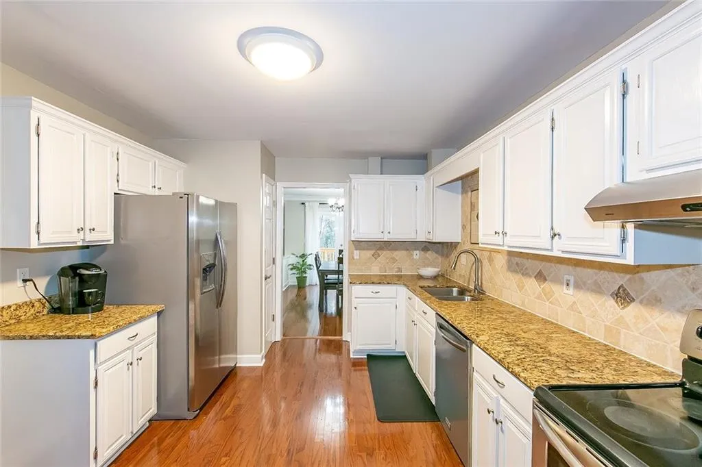 22 Huntington Place Drive, Sandy Springs, Georgia 30350, 3 Bedrooms Bedrooms, ,2 BathroomsBathrooms,Residential,Sold,22 Huntington Place Drive,6833366