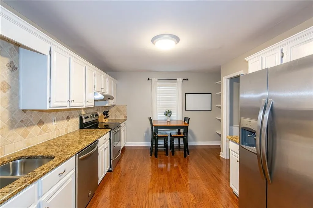 22 Huntington Place Drive, Sandy Springs, Georgia 30350, 3 Bedrooms Bedrooms, ,2 BathroomsBathrooms,Residential,Sold,22 Huntington Place Drive,6833366