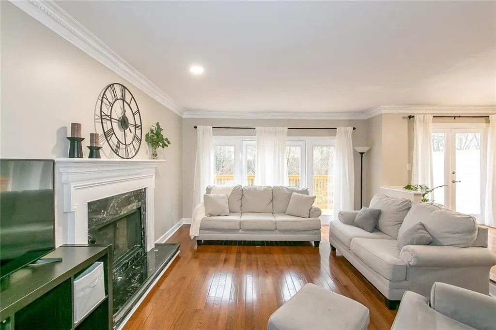 22 Huntington Place Drive, Sandy Springs, Georgia 30350, 3 Bedrooms Bedrooms, ,2 BathroomsBathrooms,Residential,Sold,22 Huntington Place Drive,6833366