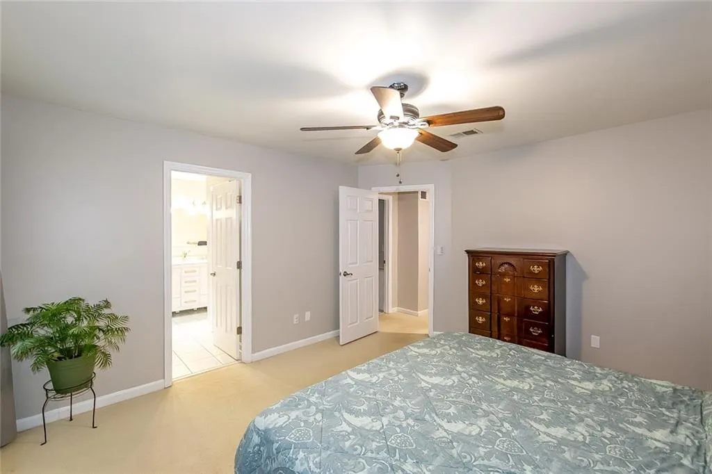 22 Huntington Place Drive, Sandy Springs, Georgia 30350, 3 Bedrooms Bedrooms, ,2 BathroomsBathrooms,Residential,Sold,22 Huntington Place Drive,6833366