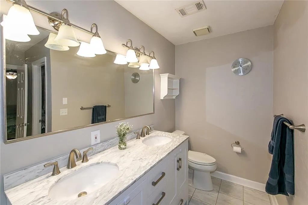 22 Huntington Place Drive, Sandy Springs, Georgia 30350, 3 Bedrooms Bedrooms, ,2 BathroomsBathrooms,Residential,Sold,22 Huntington Place Drive,6833366