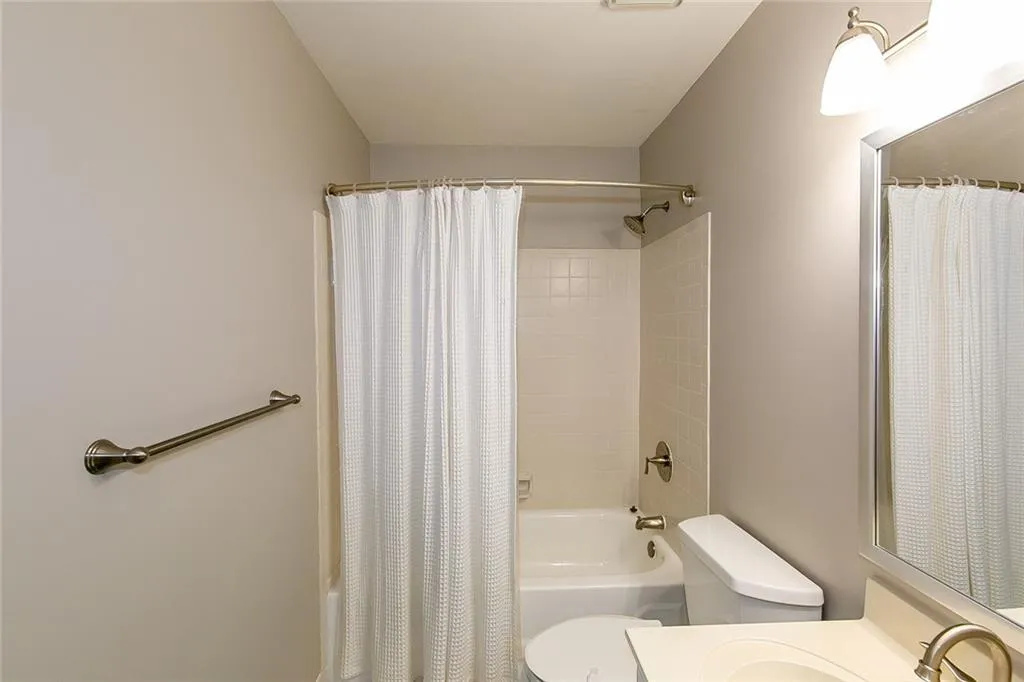 22 Huntington Place Drive, Sandy Springs, Georgia 30350, 3 Bedrooms Bedrooms, ,2 BathroomsBathrooms,Residential,Sold,22 Huntington Place Drive,6833366