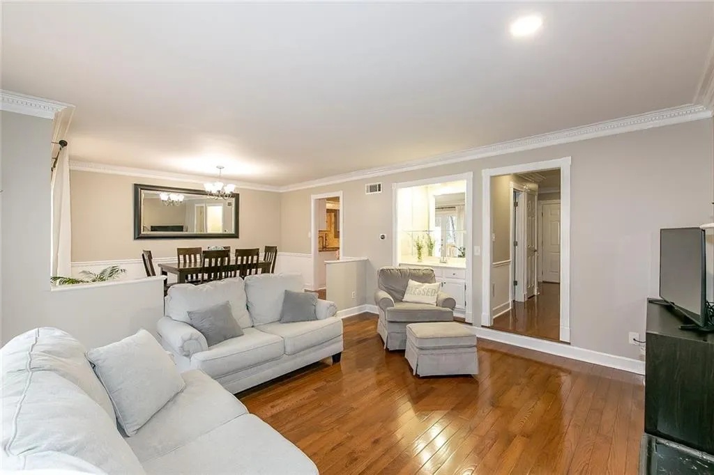 22 Huntington Place Drive, Sandy Springs, Georgia 30350, 3 Bedrooms Bedrooms, ,2 BathroomsBathrooms,Residential,Sold,22 Huntington Place Drive,6833366