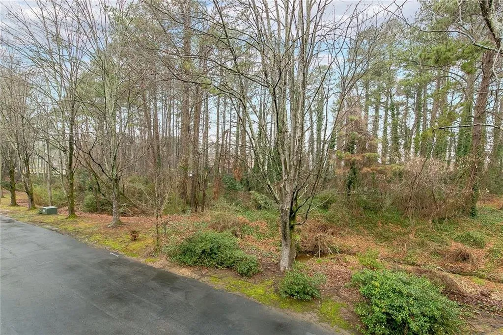 22 Huntington Place Drive, Sandy Springs, Georgia 30350, 3 Bedrooms Bedrooms, ,2 BathroomsBathrooms,Residential,Sold,22 Huntington Place Drive,6833366