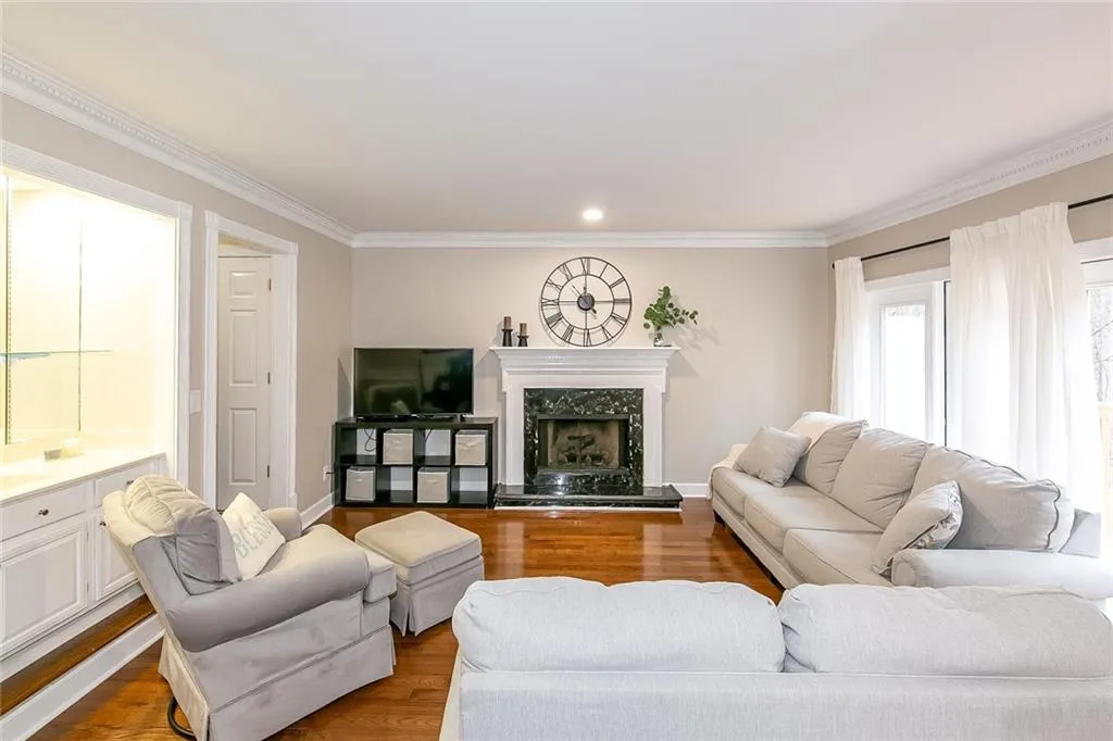 22 Huntington Place Drive, Sandy Springs, Georgia 30350, 3 Bedrooms Bedrooms, ,2 BathroomsBathrooms,Residential,Sold,22 Huntington Place Drive,6833366