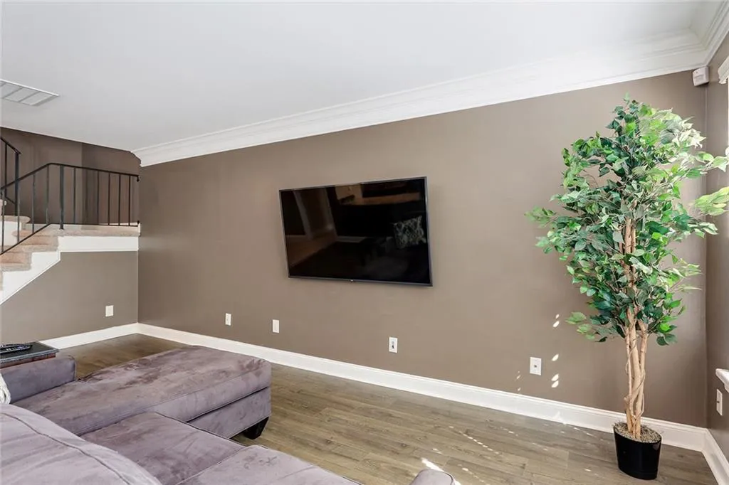 6980 Roswell Road Ne Unit E1, Sandy Springs, Georgia 30328, 2 Bedrooms Bedrooms, ,1 BathroomBathrooms,Residential,Sold,6980 Roswell Road Ne Unit E1,6628373