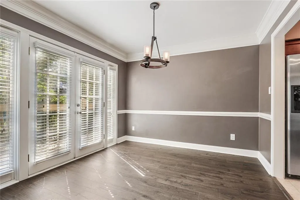 6980 Roswell Road Ne Unit E1, Sandy Springs, Georgia 30328, 2 Bedrooms Bedrooms, ,1 BathroomBathrooms,Residential,Sold,6980 Roswell Road Ne Unit E1,6628373