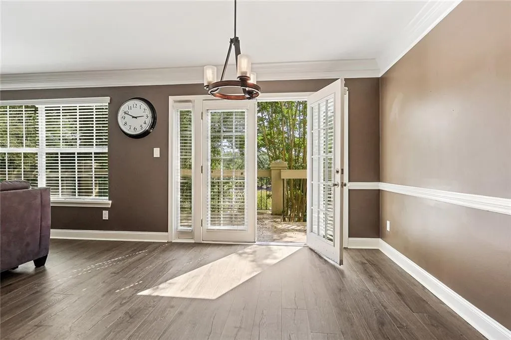 6980 Roswell Road Ne Unit E1, Sandy Springs, Georgia 30328, 2 Bedrooms Bedrooms, ,1 BathroomBathrooms,Residential,Sold,6980 Roswell Road Ne Unit E1,6628373