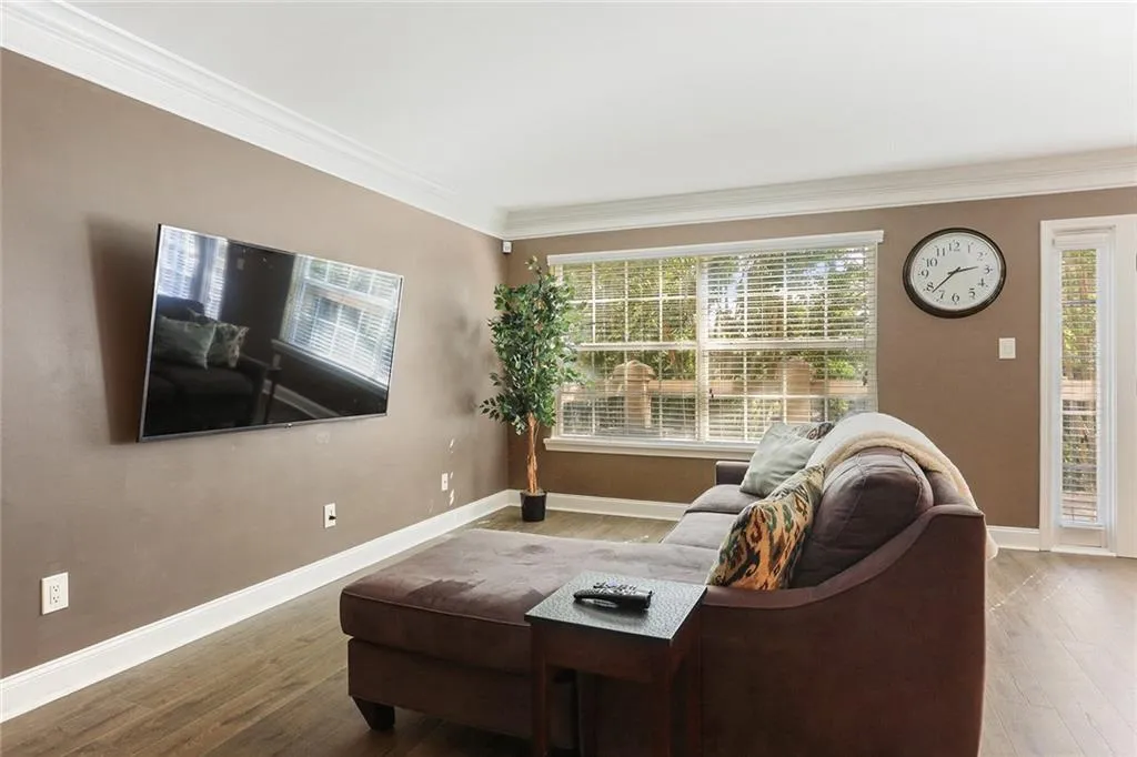 6980 Roswell Road Ne Unit E1, Sandy Springs, Georgia 30328, 2 Bedrooms Bedrooms, ,1 BathroomBathrooms,Residential,Sold,6980 Roswell Road Ne Unit E1,6628373