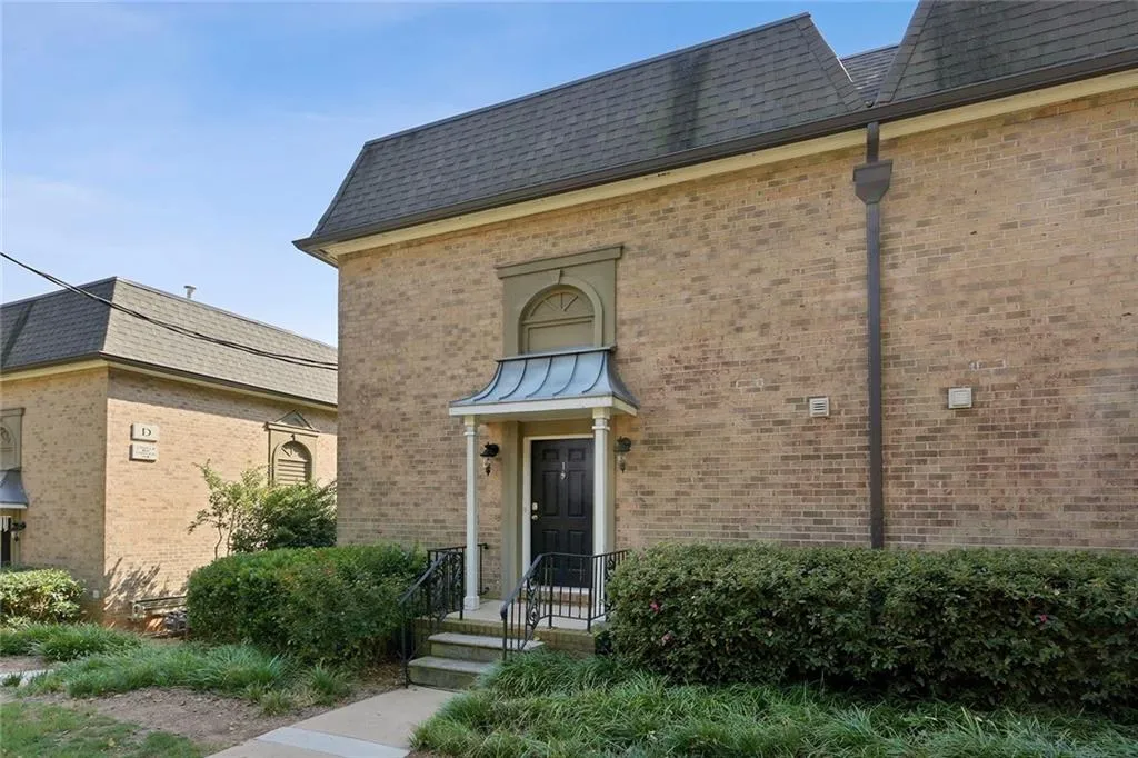 6980 Roswell Road Ne Unit E1, Sandy Springs, Georgia 30328, 2 Bedrooms Bedrooms, ,1 BathroomBathrooms,Residential,Sold,6980 Roswell Road Ne Unit E1,6628373