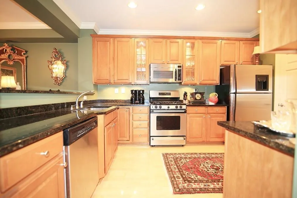 560 Dutch Valley Road Ne Unit 403, Atlanta, Georgia 30324, 2 Bedrooms Bedrooms, ,2 BathroomsBathrooms,Residential,Sold,560 Dutch Valley Road Ne Unit 403,5825135