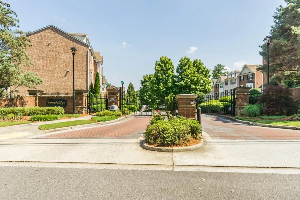 687 Coligny Court, Sandy Springs, Georgia 30350, 3 Bedrooms Bedrooms, ,3 BathroomsBathrooms,Residential,Sold,687 Coligny Court,6559596