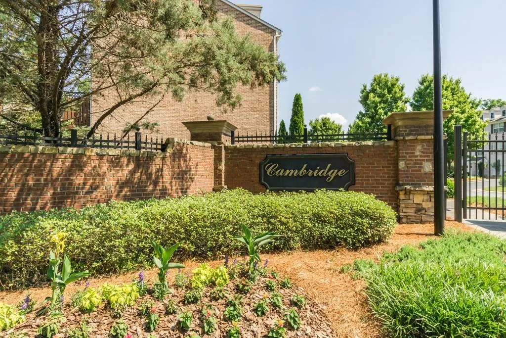 687 Coligny Court, Sandy Springs, Georgia 30350, 3 Bedrooms Bedrooms, ,3 BathroomsBathrooms,Residential,Sold,687 Coligny Court,6559596