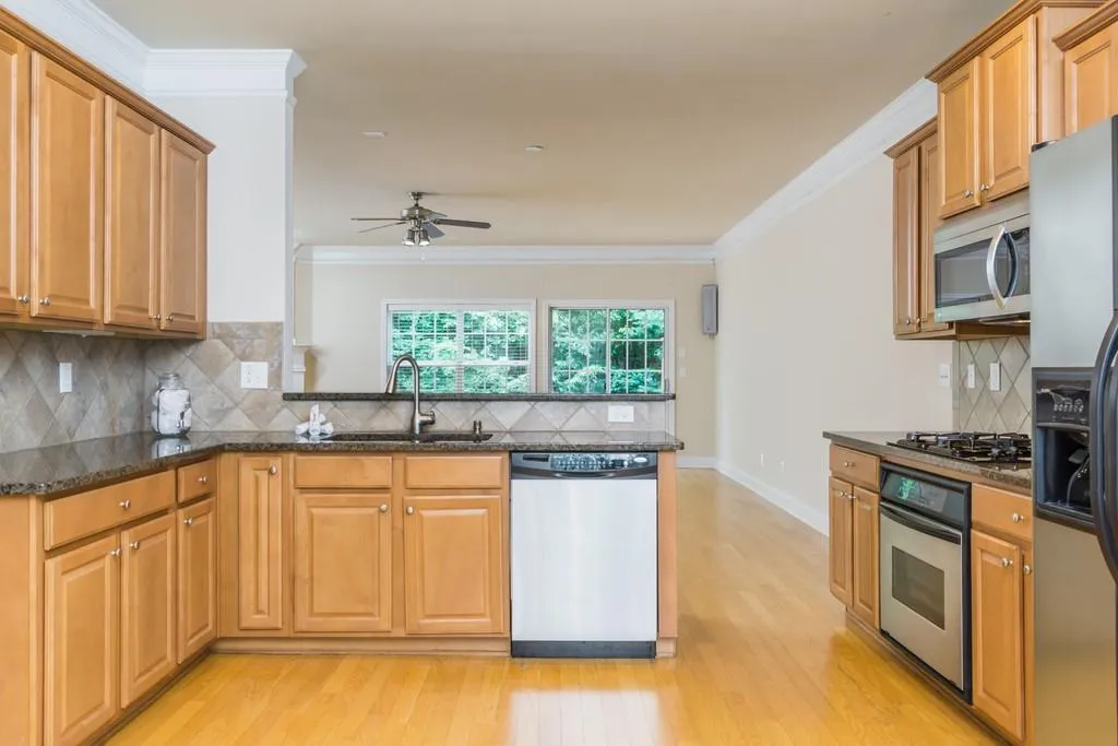 687 Coligny Court, Sandy Springs, Georgia 30350, 3 Bedrooms Bedrooms, ,3 BathroomsBathrooms,Residential,Sold,687 Coligny Court,6559596