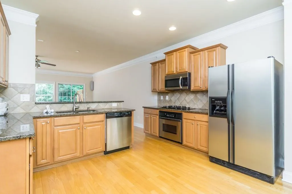 687 Coligny Court, Sandy Springs, Georgia 30350, 3 Bedrooms Bedrooms, ,3 BathroomsBathrooms,Residential,Sold,687 Coligny Court,6559596
