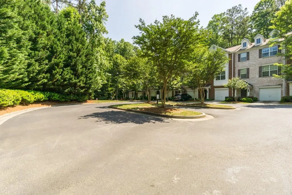 687 Coligny Court, Sandy Springs, Georgia 30350, 3 Bedrooms Bedrooms, ,3 BathroomsBathrooms,Residential,Sold,687 Coligny Court,6559596