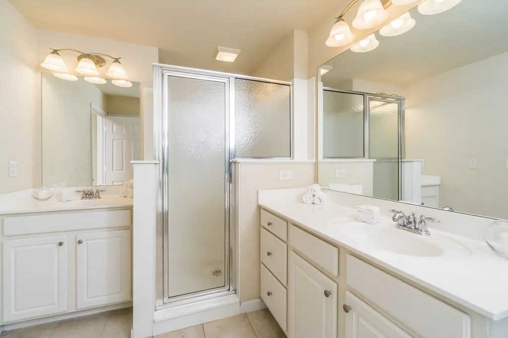 687 Coligny Court, Sandy Springs, Georgia 30350, 3 Bedrooms Bedrooms, ,3 BathroomsBathrooms,Residential,Sold,687 Coligny Court,6559596