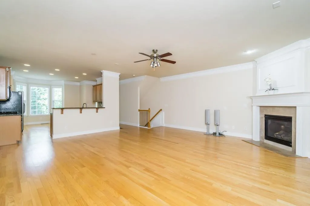 687 Coligny Court, Sandy Springs, Georgia 30350, 3 Bedrooms Bedrooms, ,3 BathroomsBathrooms,Residential,Sold,687 Coligny Court,6559596