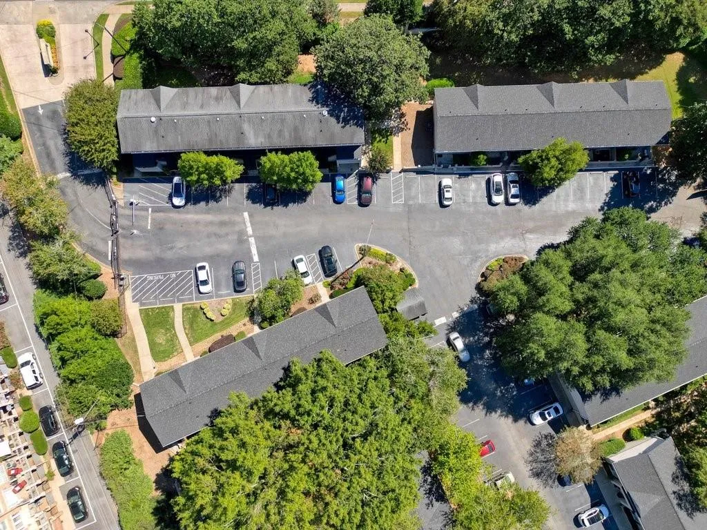 6940 Roswell Road Unit 25e, Atlanta, Georgia 30328, 1 Bedroom Bedrooms, ,1 BathroomBathrooms,Residential,Sold,6940 Roswell Road Unit 25e,7111701