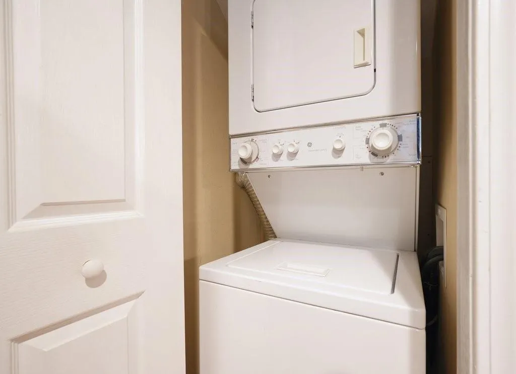 6940 Roswell Road Unit 25e, Atlanta, Georgia 30328, 1 Bedroom Bedrooms, ,1 BathroomBathrooms,Residential,Sold,6940 Roswell Road Unit 25e,7111701