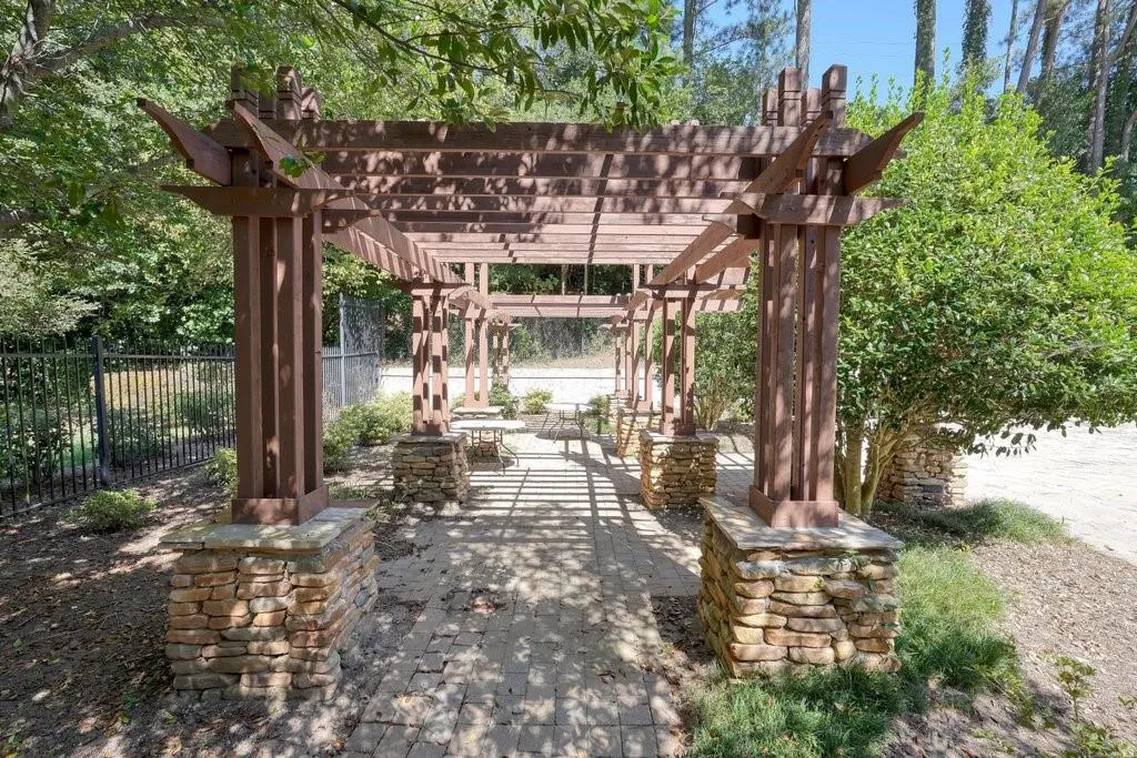 6940 Roswell Road Unit 25e, Atlanta, Georgia 30328, 1 Bedroom Bedrooms, ,1 BathroomBathrooms,Residential,Sold,6940 Roswell Road Unit 25e,7111701