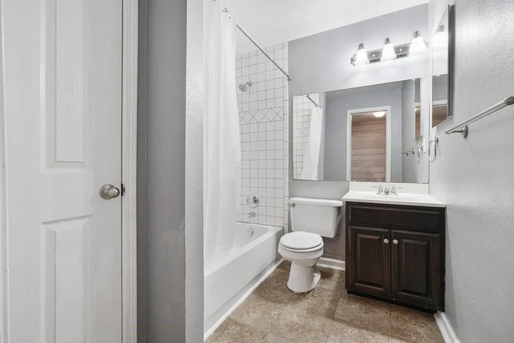 6940 Roswell Road Unit 25e, Atlanta, Georgia 30328, 1 Bedroom Bedrooms, ,1 BathroomBathrooms,Residential,Sold,6940 Roswell Road Unit 25e,7111701