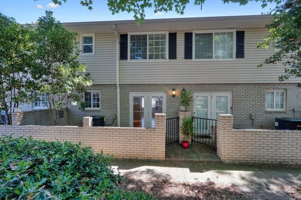 6940 Roswell Road Unit 25e, Atlanta, Georgia 30328, 1 Bedroom Bedrooms, ,1 BathroomBathrooms,Residential,Sold,6940 Roswell Road Unit 25e,7111701