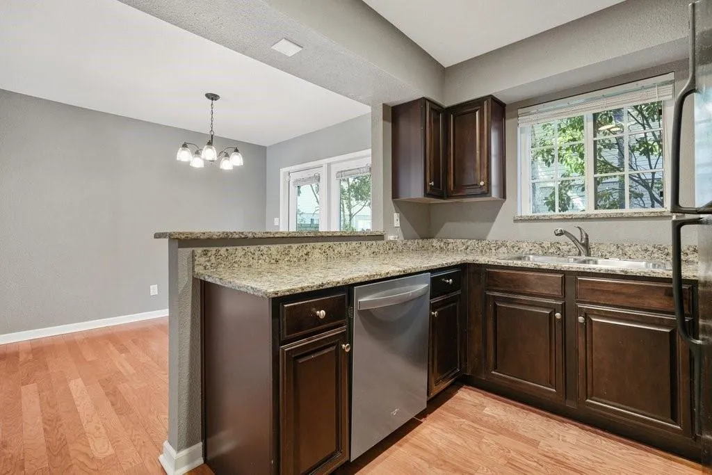 6940 Roswell Road Unit 25e, Atlanta, Georgia 30328, 1 Bedroom Bedrooms, ,1 BathroomBathrooms,Residential,Sold,6940 Roswell Road Unit 25e,7111701