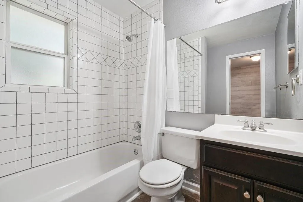 6940 Roswell Road Unit 25e, Atlanta, Georgia 30328, 1 Bedroom Bedrooms, ,1 BathroomBathrooms,Residential,Sold,6940 Roswell Road Unit 25e,7111701