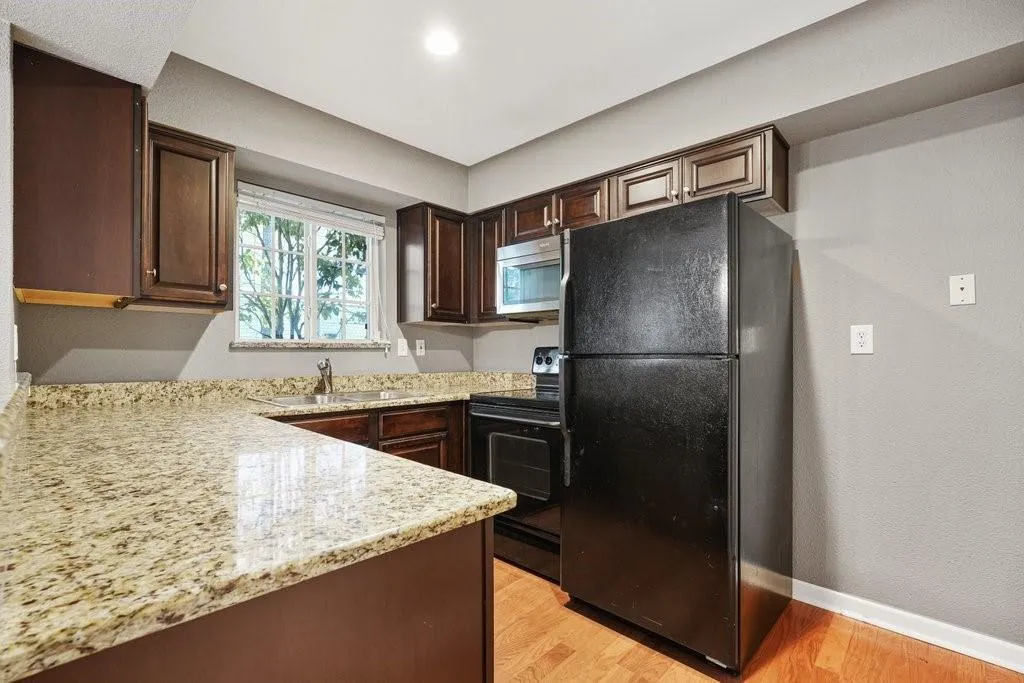 6940 Roswell Road Unit 25e, Atlanta, Georgia 30328, 1 Bedroom Bedrooms, ,1 BathroomBathrooms,Residential,Sold,6940 Roswell Road Unit 25e,7111701