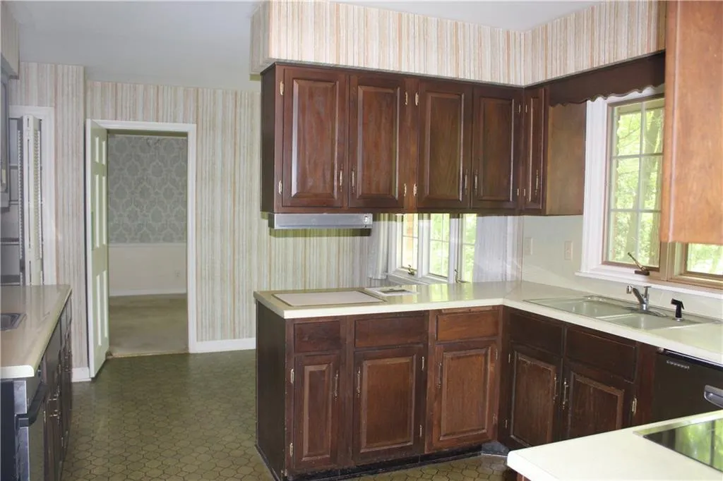 34 River Park Drive, Sandy Springs, Georgia 30328, 5 Bedrooms Bedrooms, ,3 BathroomsBathrooms,Residential,Sold,34 River Park Drive,5682745