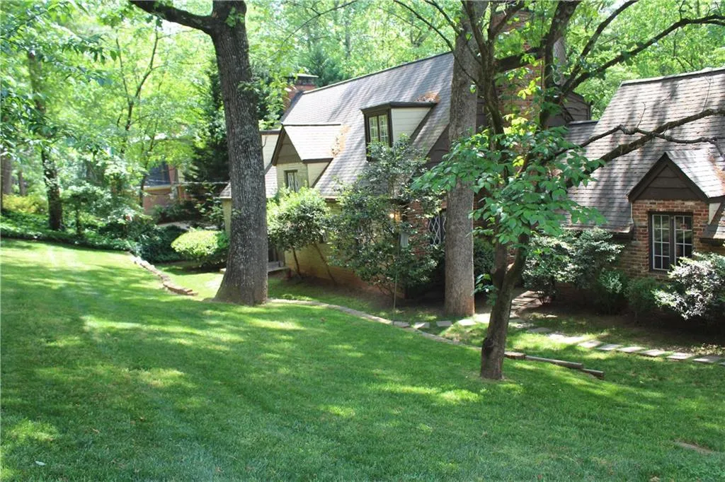 34 River Park Drive, Sandy Springs, Georgia 30328, 5 Bedrooms Bedrooms, ,3 BathroomsBathrooms,Residential,Sold,34 River Park Drive,5682745