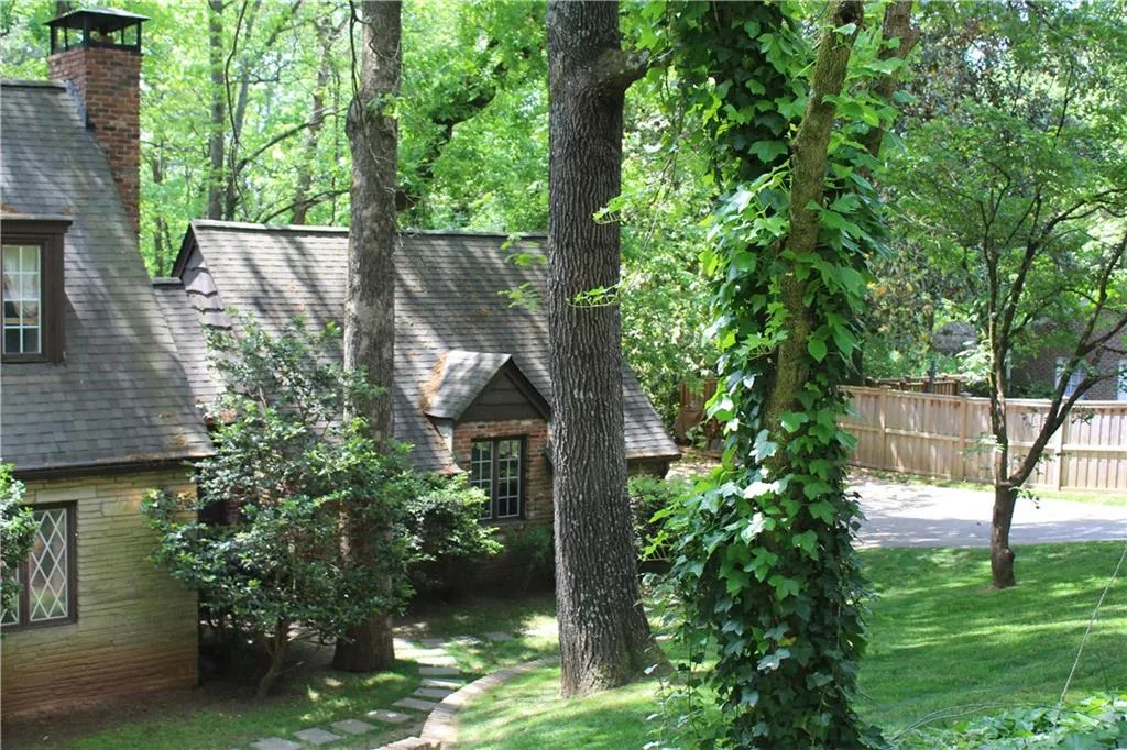 34 River Park Drive, Sandy Springs, Georgia 30328, 5 Bedrooms Bedrooms, ,3 BathroomsBathrooms,Residential,Sold,34 River Park Drive,5682745