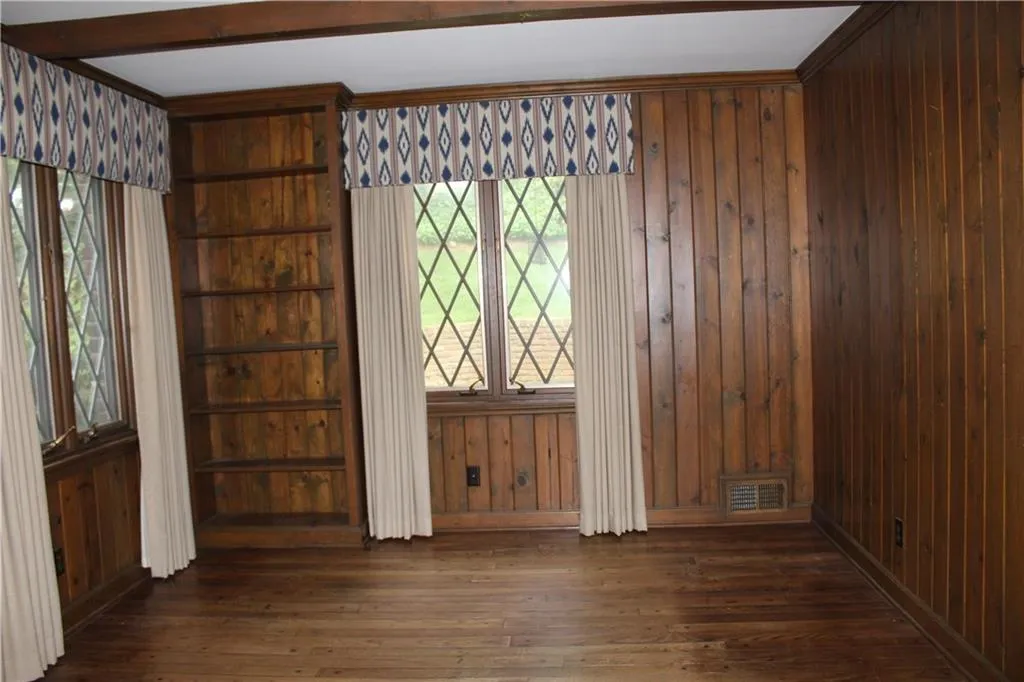 34 River Park Drive, Sandy Springs, Georgia 30328, 5 Bedrooms Bedrooms, ,3 BathroomsBathrooms,Residential,Sold,34 River Park Drive,5682745