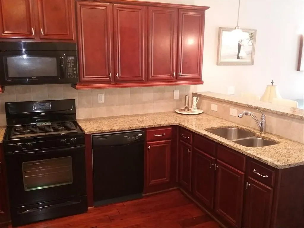 7215 Highland Bluff, Sandy Springs, Georgia 30328, 3 Bedrooms Bedrooms, ,3 BathroomsBathrooms,Residential,Sold,7215 Highland Bluff,5832121