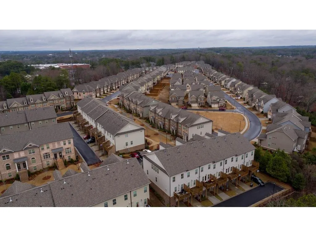 7215 Highland Bluff, Sandy Springs, Georgia 30328, 3 Bedrooms Bedrooms, ,3 BathroomsBathrooms,Residential,Sold,7215 Highland Bluff,5832121