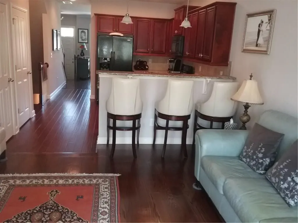 7215 Highland Bluff, Sandy Springs, Georgia 30328, 3 Bedrooms Bedrooms, ,3 BathroomsBathrooms,Residential,Sold,7215 Highland Bluff,5832121