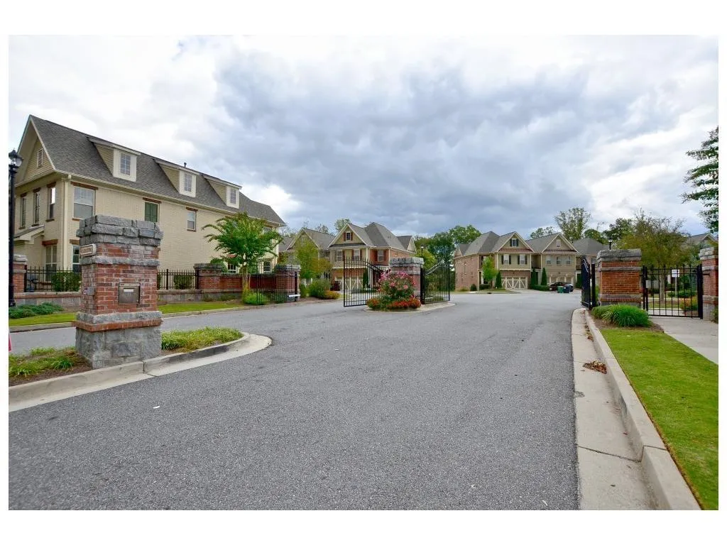 7215 Highland Bluff, Sandy Springs, Georgia 30328, 3 Bedrooms Bedrooms, ,3 BathroomsBathrooms,Residential,Sold,7215 Highland Bluff,5832121