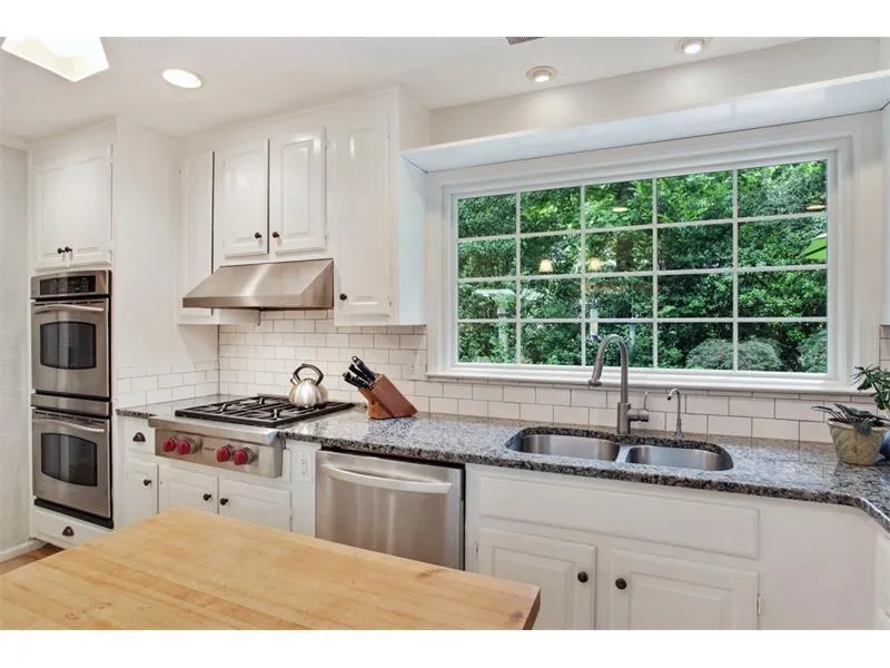 200 Old College Way, Sandy Springs, Georgia 30328, 5 Bedrooms Bedrooms, ,3 BathroomsBathrooms,Residential,Sold,200 Old College Way,5868261