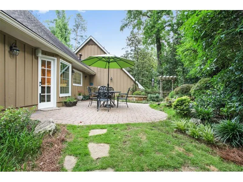200 Old College Way, Sandy Springs, Georgia 30328, 5 Bedrooms Bedrooms, ,3 BathroomsBathrooms,Residential,Sold,200 Old College Way,5868261
