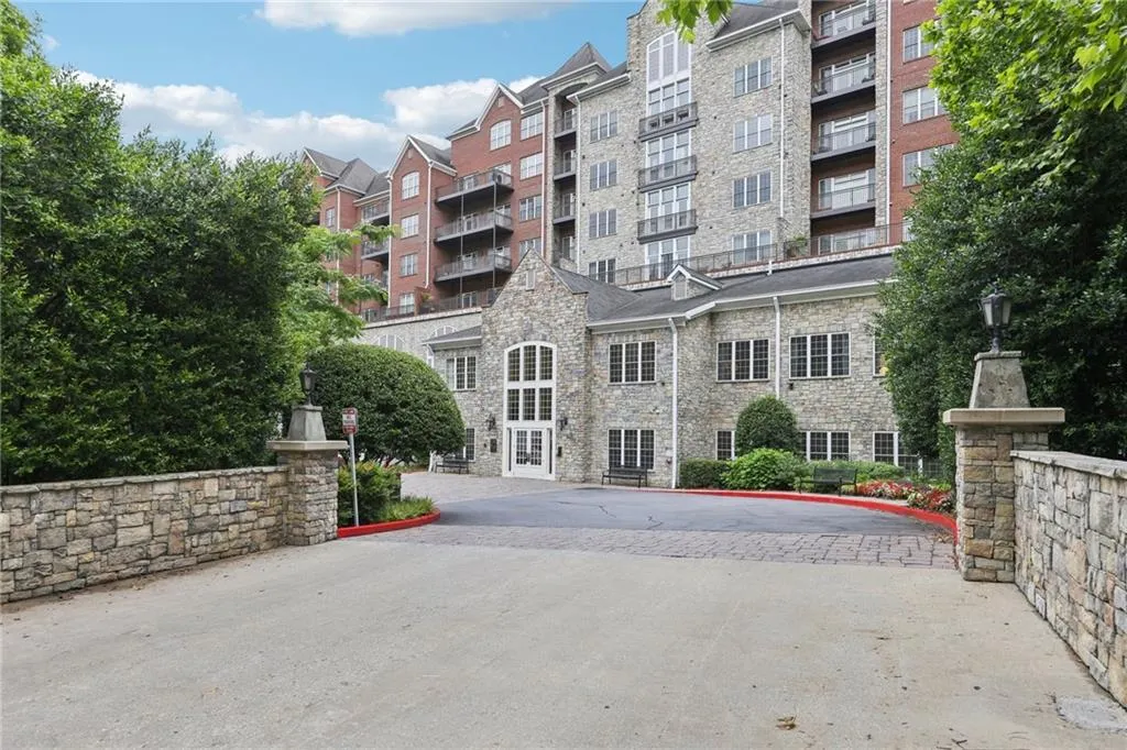 3280 Stillhouse Lane Se Unit 212, Atlanta, Georgia 30339, 3 Bedrooms Bedrooms, ,3 BathroomsBathrooms,Residential,For Sale,3280 Stillhouse Lane Se Unit 212,7585356
