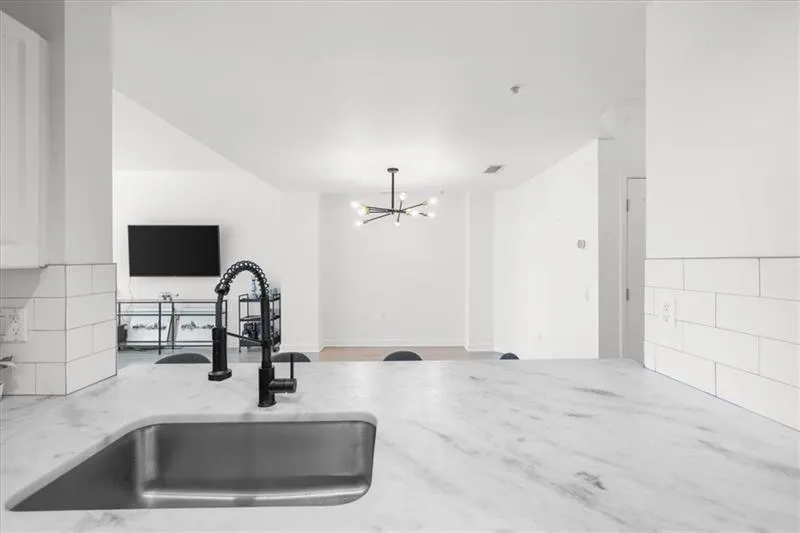 3475 Oak Valley Road Ne Unit 410, Atlanta, Georgia 30326, 1 Bedroom Bedrooms, 0 ,1 BathroomBathrooms,Residential,For Sale,3475 Oak Valley Road Ne Unit 410,7776402