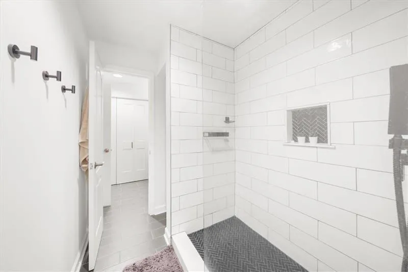 3475 Oak Valley Road Ne Unit 410, Atlanta, Georgia 30326, 1 Bedroom Bedrooms, 0 ,1 BathroomBathrooms,Residential,For Sale,3475 Oak Valley Road Ne Unit 410,7776402