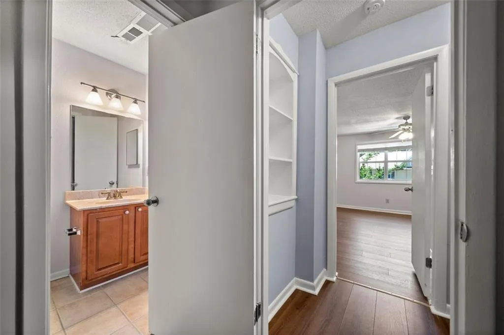 6900 Roswell Road Ne Unit I 4, Atlanta, Georgia 30328, 2 Bedrooms Bedrooms, ,2 BathroomsBathrooms,Residential,Sold,6900 Roswell Road Ne Unit I 4,6905773