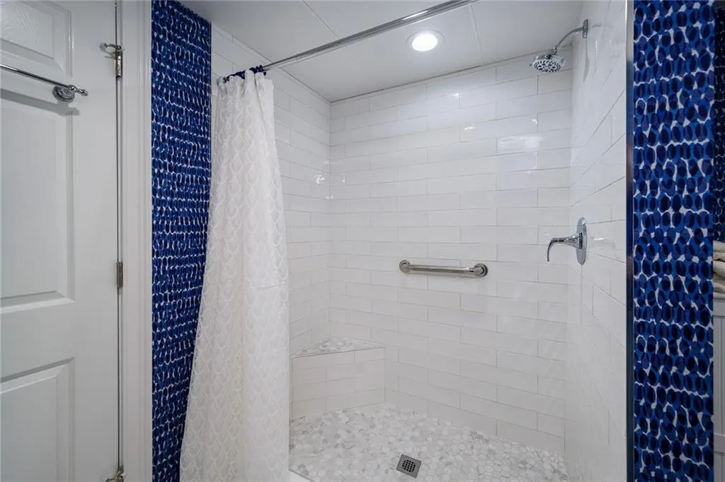 9669 Huntcliff Trace, Sandy Springs, Georgia 30350, 6 Bedrooms Bedrooms, ,4 BathroomsBathrooms,Residential,Sold,9669 Huntcliff Trace,6883425