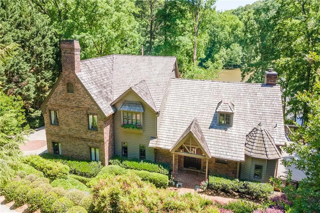 9669 Huntcliff Trace, Sandy Springs, Georgia 30350, 6 Bedrooms Bedrooms, ,4 BathroomsBathrooms,Residential,Sold,9669 Huntcliff Trace,6883425