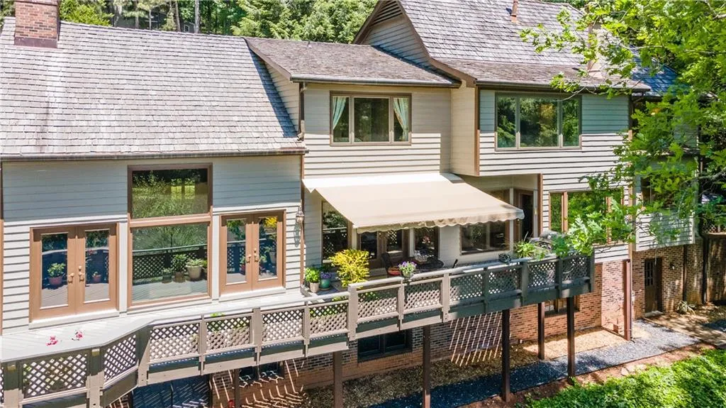 9669 Huntcliff Trace, Sandy Springs, Georgia 30350, 6 Bedrooms Bedrooms, ,4 BathroomsBathrooms,Residential,Sold,9669 Huntcliff Trace,6883425